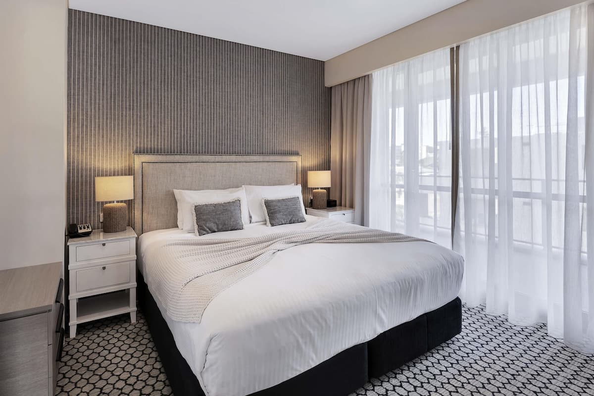 Apartment, 1 Bedroom | Peralatan tempat tidur premium, gebar bulu kapas, tilam berlapik
