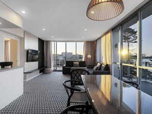 Premium bedding, down comforters, pillowtop beds, in-room safe - Peppers Manly Beach (Manly)