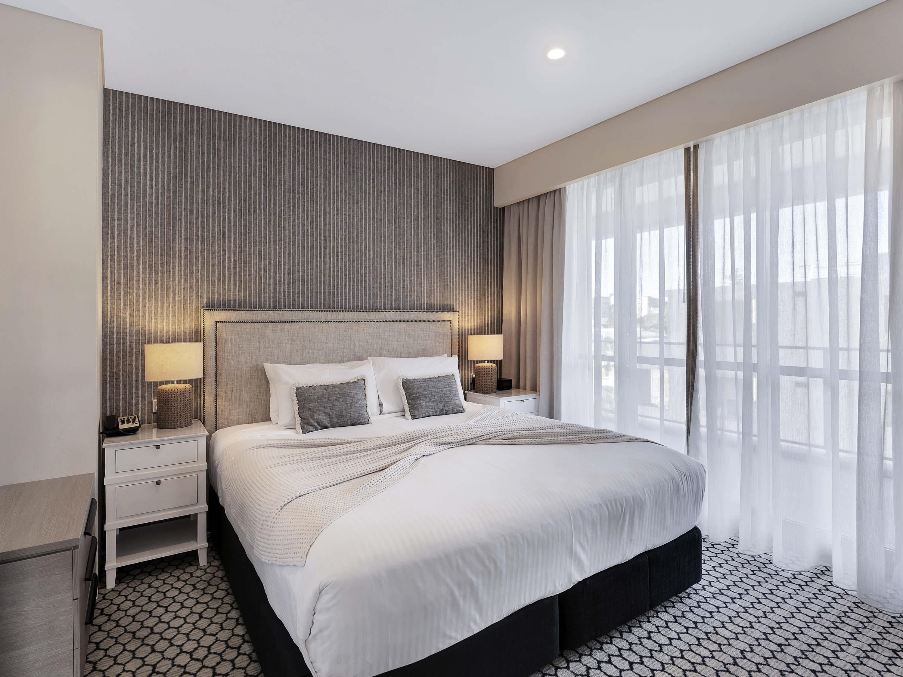 Apartment, 1 Bedroom | Premium bedding, down comforters, pillowtop beds, in-room safe