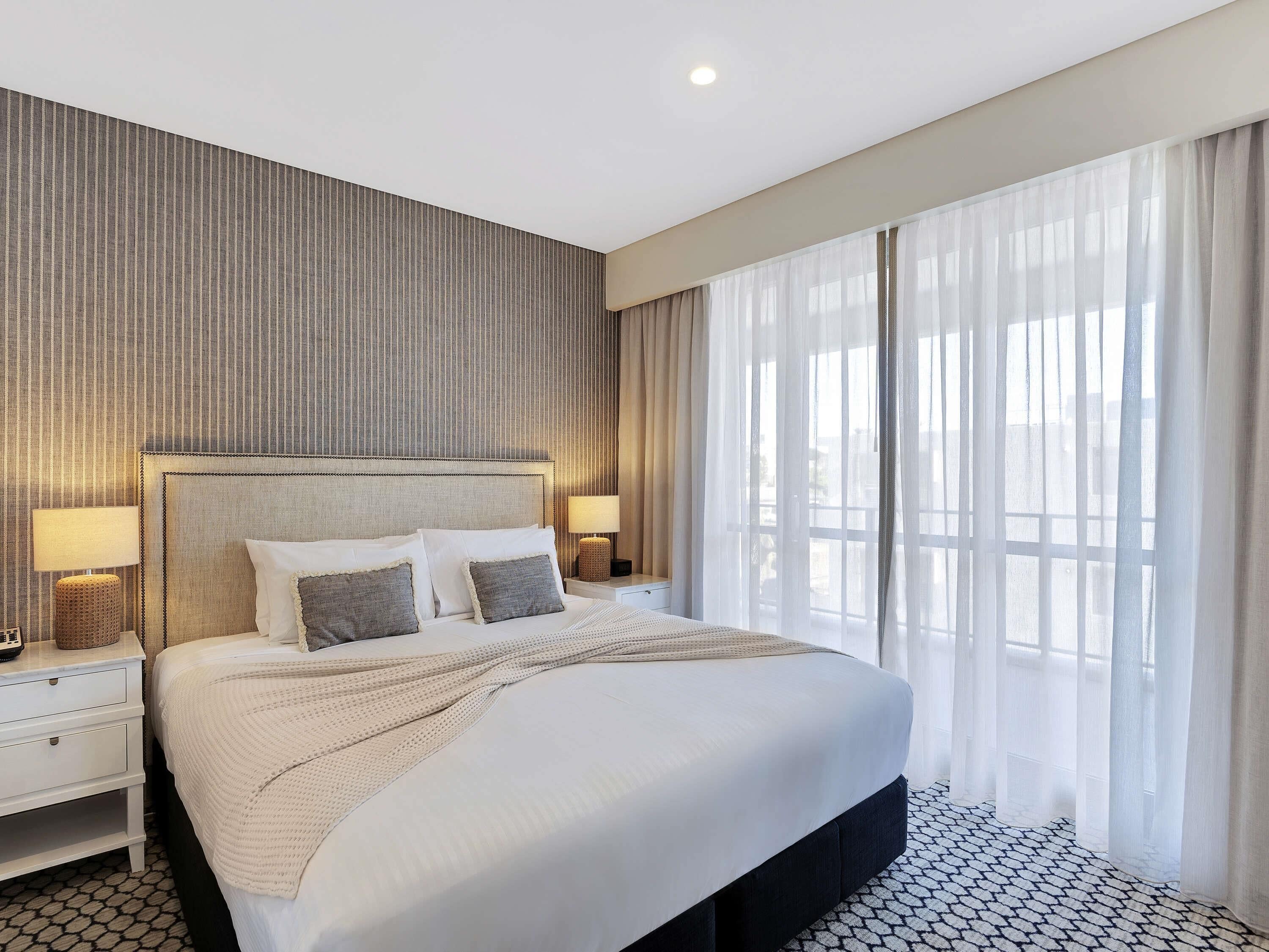 أغطية فراش متميزة وألحفة محشوة بالريش وأسرّة بطبقة علوية مريحة