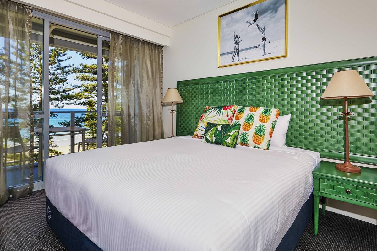 Classic Studio Ocean View, 1 Queen Bed | Premium bedding, down comforters, pillowtop beds, in-room safe