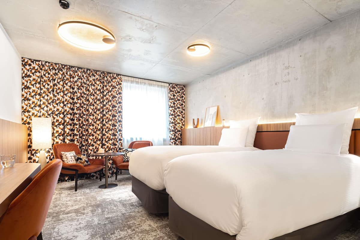 Luxe beddengoed, pillowtop-bedden, een kluis op de kamer, een bureau