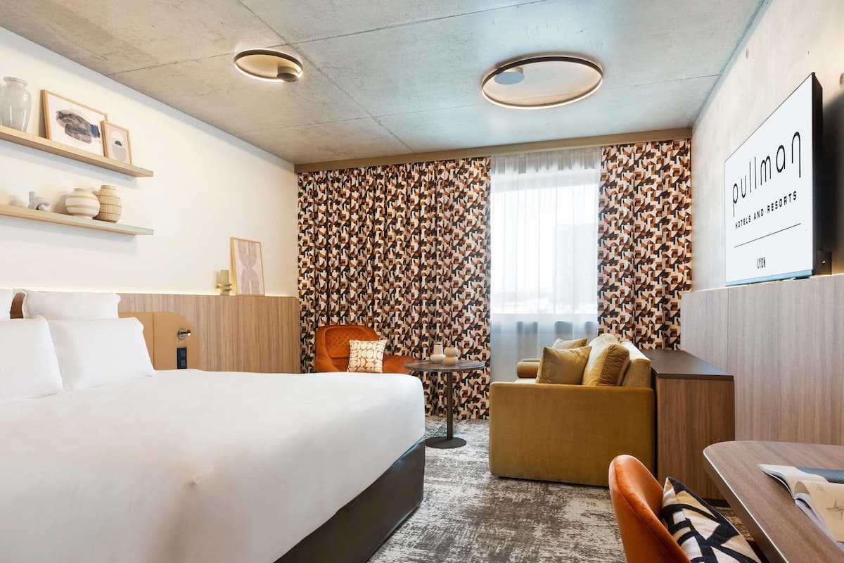 Premium bedding, pillowtop beds, in-room safe, desk