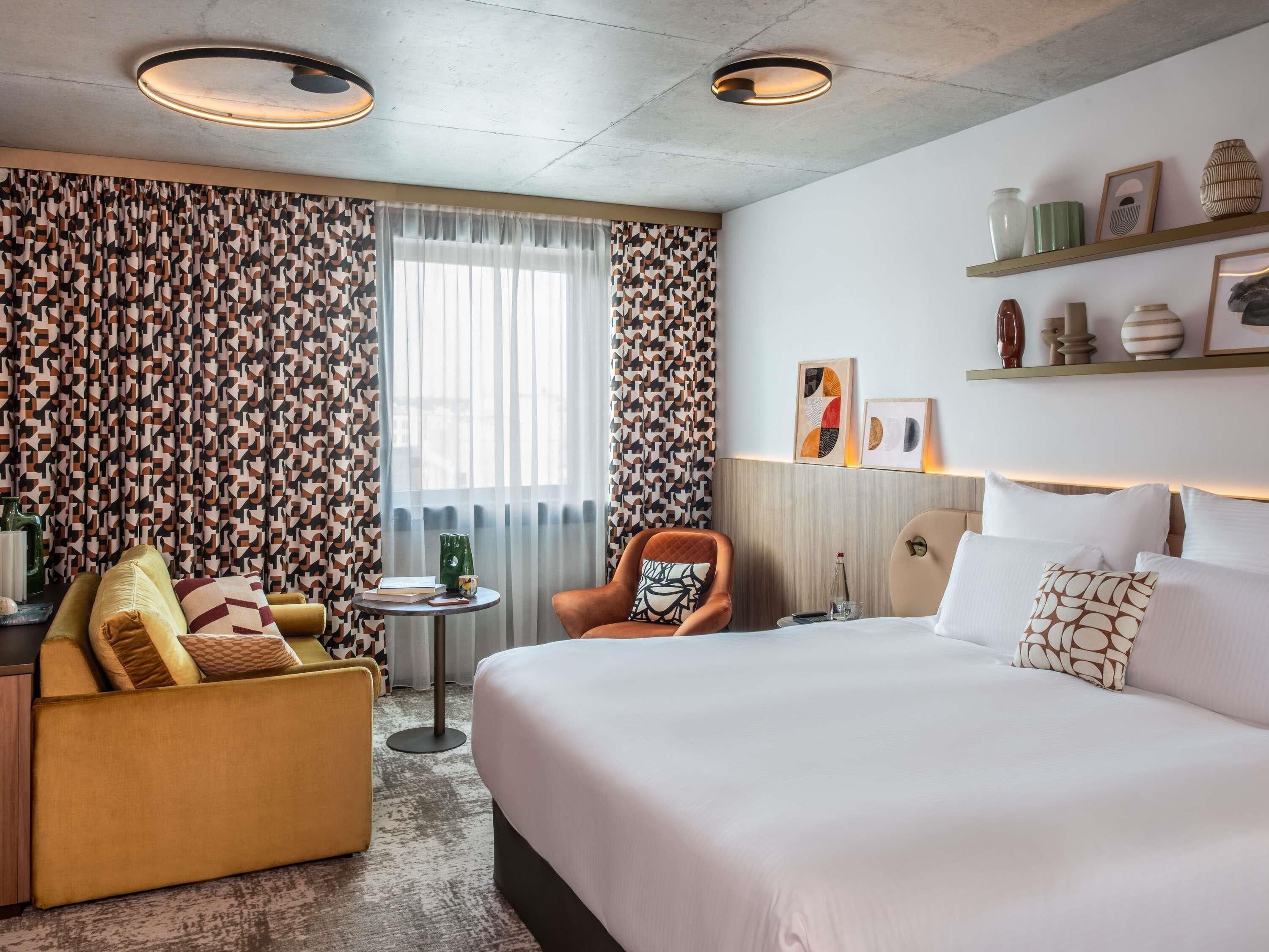 Executive Room, 1 King Bed with Sofa bed (Family) | Premium bedding, pillow-top beds, in-room safe, desk