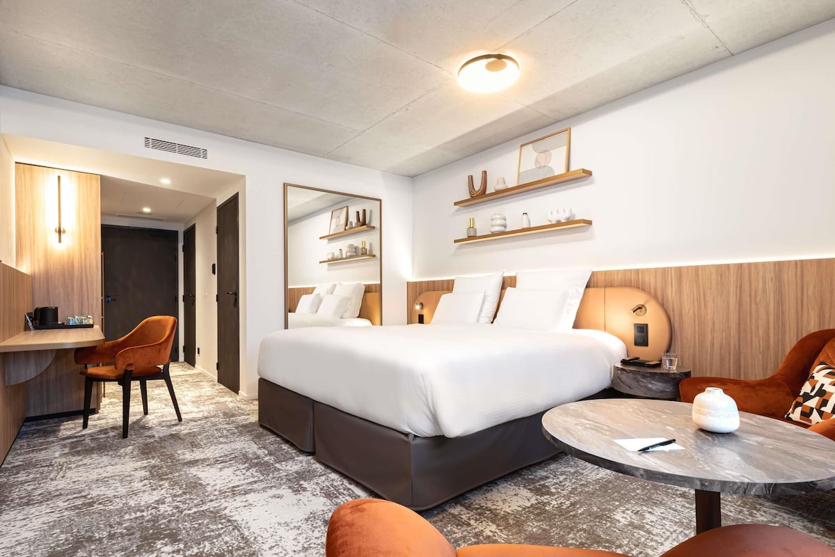 Luxe beddengoed, pillowtop-bedden, een kluis op de kamer, een bureau