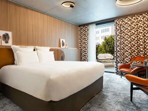 Phòng Deluxe, 1 giường đôi, hiên | Bộ đồ giường cao cấp, nệm có lớp đệm bông, két bảo mật tại phòng 