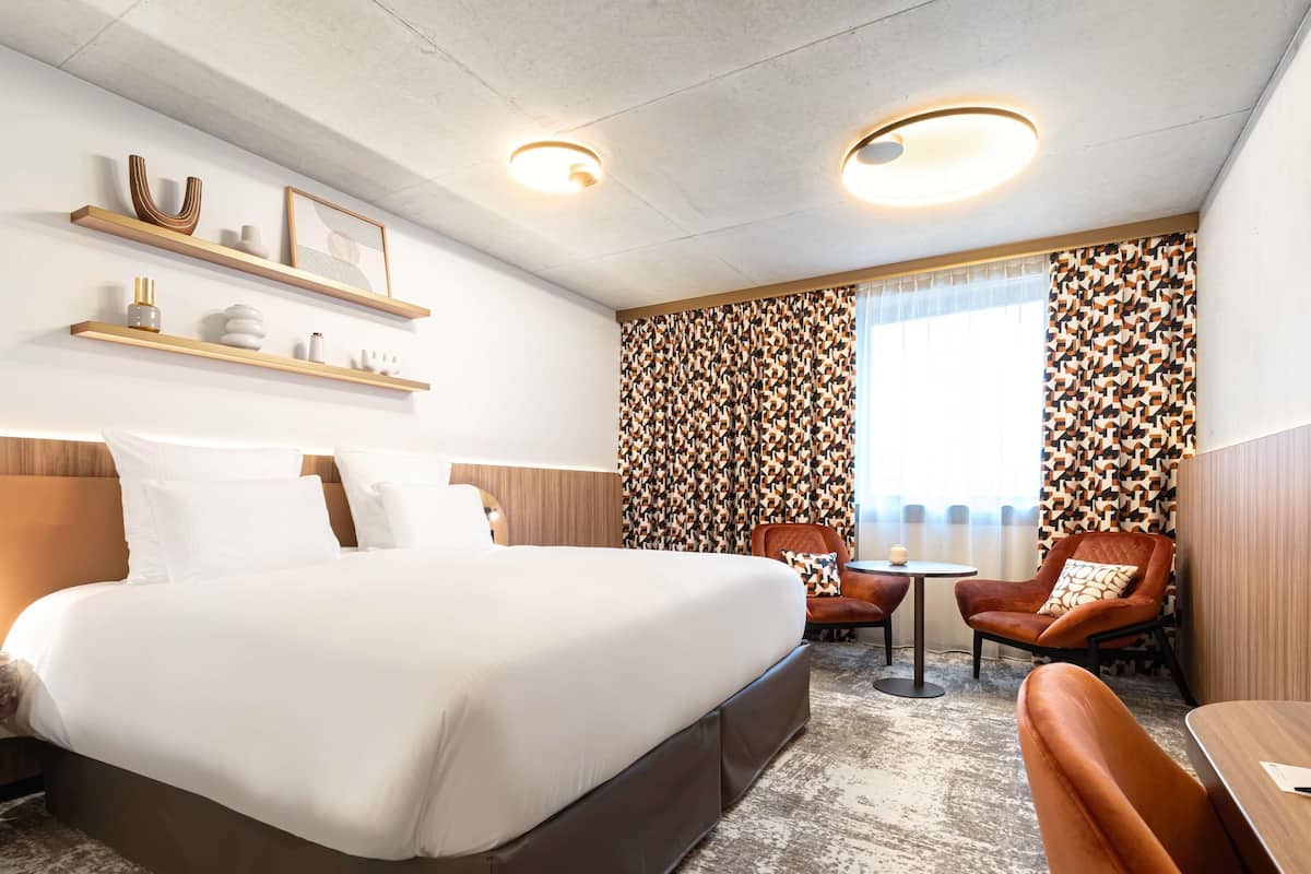 Premium bedding, pillowtop beds, in-room safe, desk