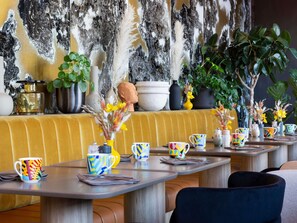 Tägliches Frühstücksbuffet (32 EUR pro Person)