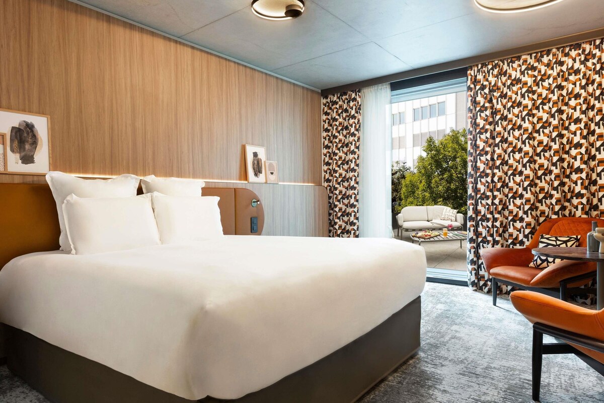 Deluxe Room, 1 Double Bed, Terrace | Premium bedding, pillowtop beds, in-room safe, desk