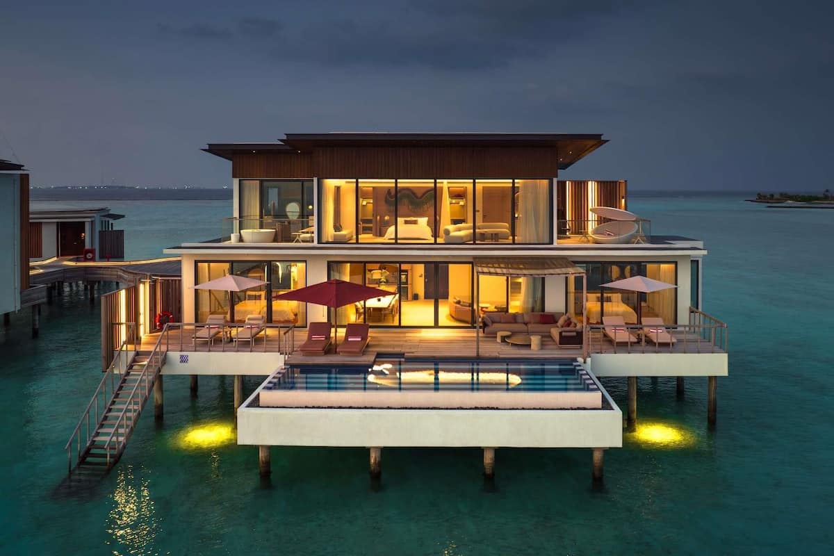 Rum (Three Bed Ocean Water Pool Atelier) | Sängtillbehör av högsta kvalitet, memory foam-madrasser och minibar