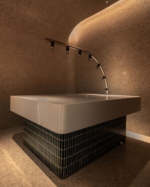 Couples treatment rooms, sauna, body treatments, body wraps, body scrubs - SO/ Maldives (Emboodhoo)