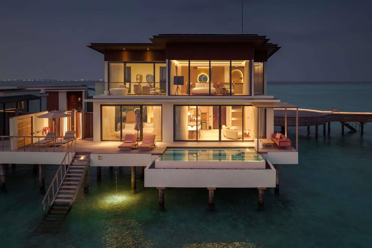 Chambre (Two Bedroom Ocean Water Pool Atelier) | Literie de qualité supérieure, matelas mémoire de forme, minibar