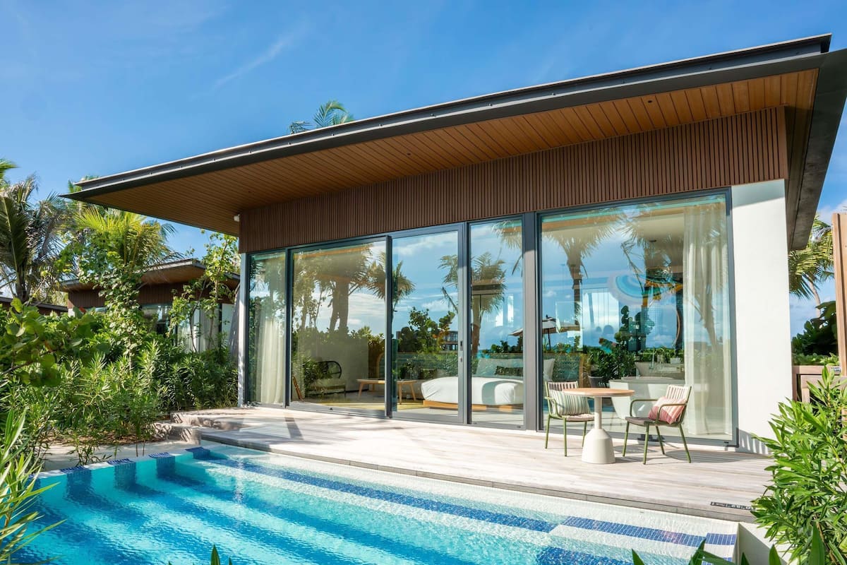Family Beach Pool Villa with Capsule | Roupas de cama premium