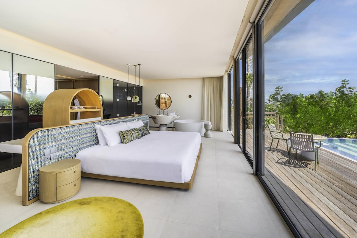 Ropa de cama de alta calidad, colchones con efecto memoria y minibar