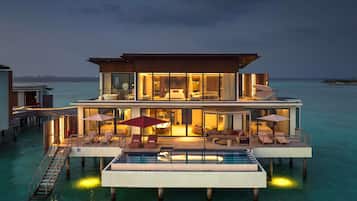 Three-Bedroom Ocean Water Pool Atelier