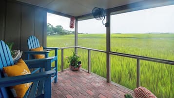 Leilighet, flere senger, terrasse, hageutsikt | Overnattingsstedets uteområder