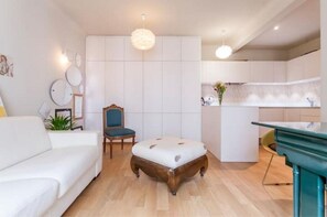 Living area - Cosy and quiet parisian appartment (Paris)