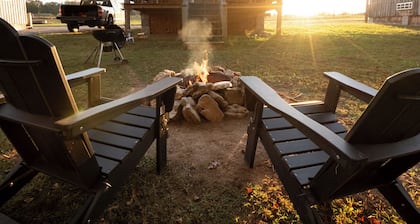 Rock Island Retreat Cozy Tiny Cabin Stay for Two