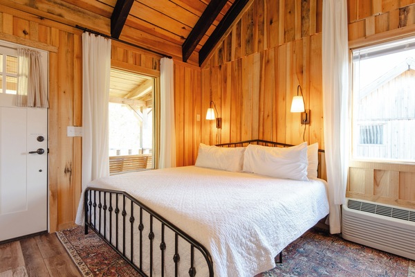 1 dormitori, un bressol de viatge, wifi gratuïta i roba de llit