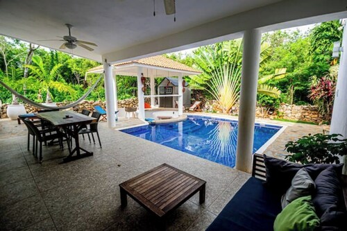 Casa de las Rutas de la Arqueología, de los Cenotes y del Sabor Maya