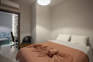 1 bedroom, desk, iron/ironing board, WiFi