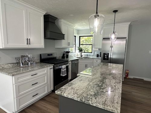 🐎 2 Miles to Flintfields, Fenced Yard pet friendly, FREE Golf Cart