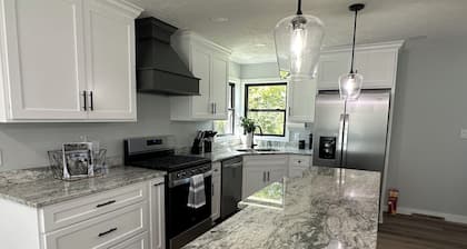 🐎 2 Miles to Flintfields, Fenced Yard pet friendly, FREE Golf Cart