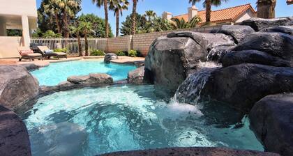 AAA+ LUXE ESTATE 4600 SQ FT, 6 Cal King Beds, Pool/Spa, Close 2 Strip, Summerlin