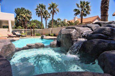 LUXURY ESTATE 4600 SQ FT, 6 Cal King Beds, Big Pool/Spa, Close2Strip, Summerlin!