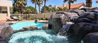AAA+ LUXE ESTATE 4600 SQ FT, 6 Cal King Beds, Pool/Spa, Close 2 Strip, Summerlin