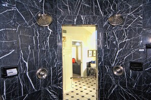 Interior - CES LUXURY ESTATE 4600 SQ FT, 6 Cal King Beds, Pool/Spa, Close2Strip, Summerlin! (Las Vegas)