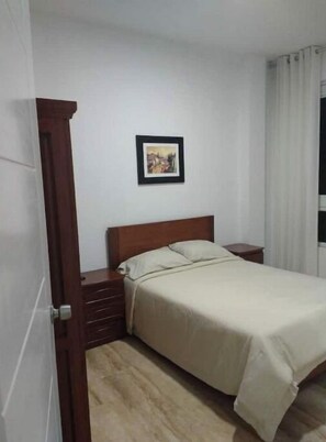 1 bedroom, iron/ironing board, WiFi, bed sheets - 2B  European Style furnish apartment (Pacasmayo)