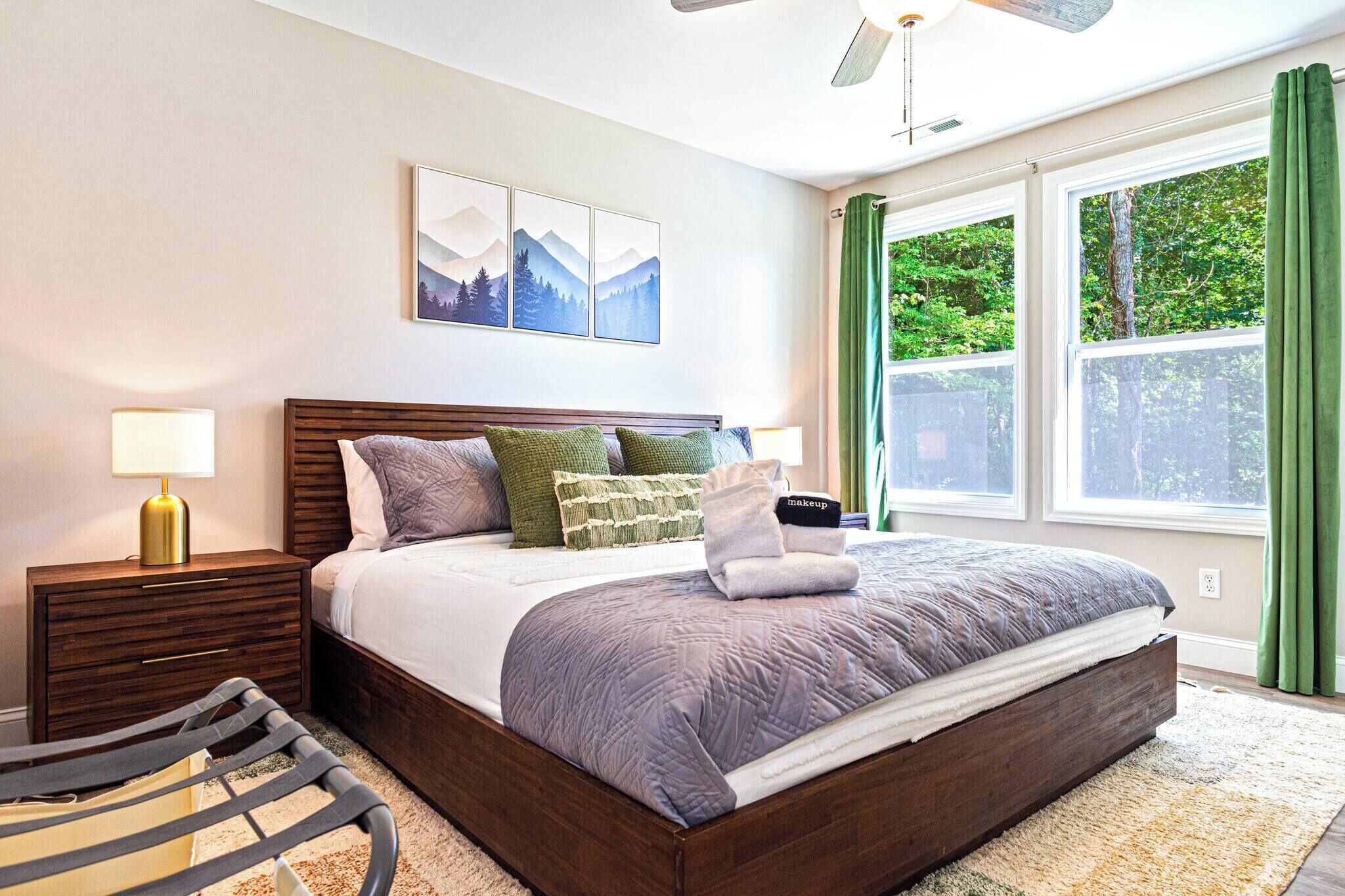 4 bedrooms, iron/ironing board, free WiFi, bed sheets