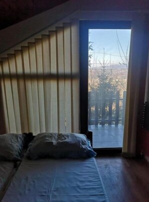 6 bedrooms, WiFi, bed sheets