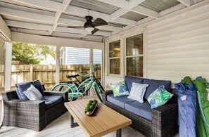Terrace/patio - Charming Park Circle Bungalow with Screened Porch (North Charleston)