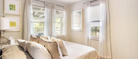 2 habitaciones, tabla de planchar con plancha, cuna de viaje y wifi