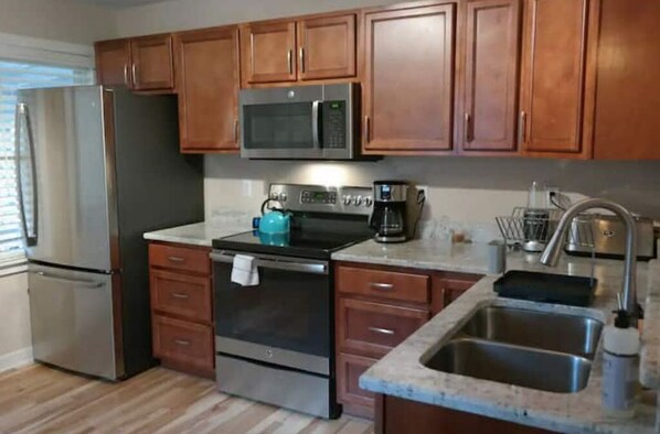 Fridge, microwave, oven, coffee/tea maker