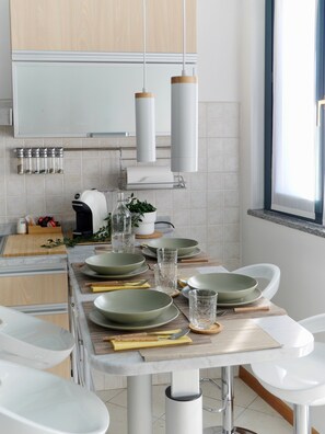 Fridge, microwave, oven, stovetop - Mediolanum Forum Area South Milan - Free Wi-Fi & Parking (Buccinasco)