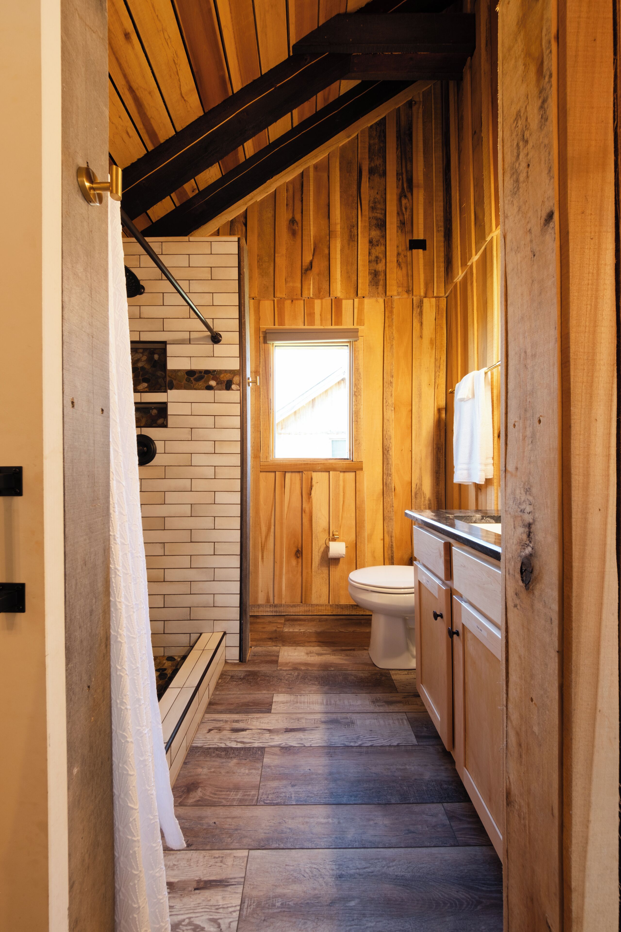 淋浴设施、毛巾、肥皂、洗发水