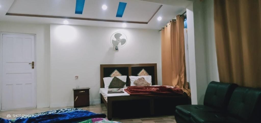 Deluxe Double Room | Iron/ironing board, free WiFi