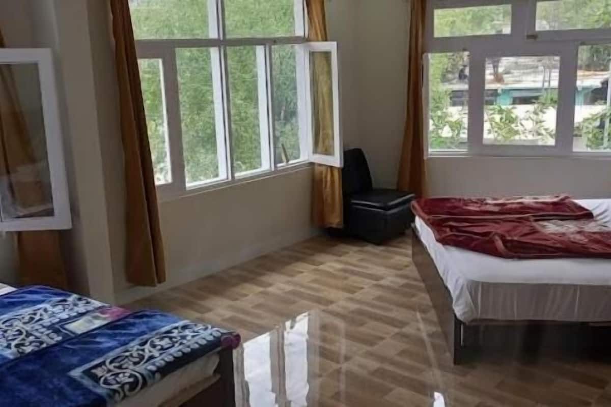 Habitación doble Deluxe | Tabla de planchar con plancha y wifi gratis