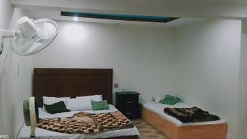 Deluxe Double Room | Iron/ironing board, free WiFi