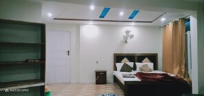 Deluxe szoba kétszemélyes ággyal | Vasaló/vasalódeszka és ingyenes wifi