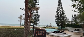 3 bedrooms house for 6-10 guests with 5mins walk to private beach