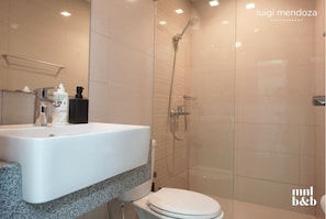 Shower, bidet, towels, soap