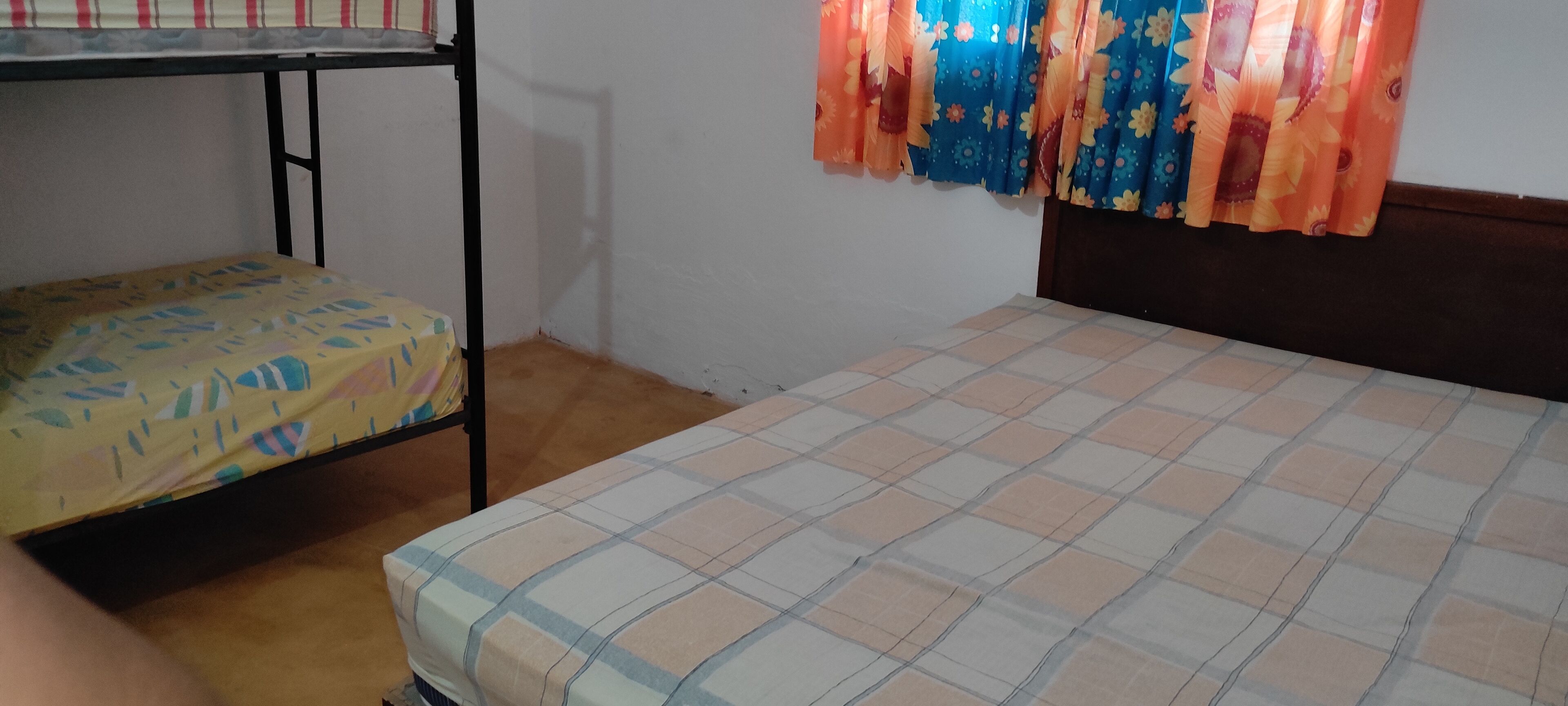 6 室のベッドルーム、WiFi、ベッドシーツ