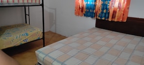 6 bedrooms, WiFi, bed sheets - ¡A Solo 20 Pasos de la Playa! Casa Ideal Para Familias con Piscina (Chichiriviche)