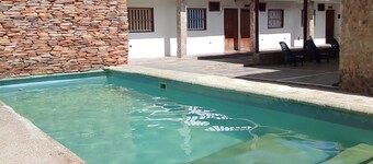 ¡A Solo 20 Pasos de la Playa! Casa Ideal Para Familias con Piscina