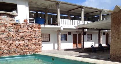 ¡A Solo 20 Pasos de la Playa! Casa Ideal Para Familias con Piscina