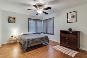 4 habitaciones, tabla de planchar con plancha, wifi y ropa de cama